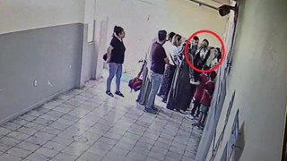 Veli okulu bastı; kadın öğretmene saldırdı!