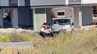 İstanbul'da ilginç hırsızlık kavgası kamerada