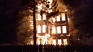 Osmanlı'dan kalma 175 yıllık tarihi konak yangında kül oldu