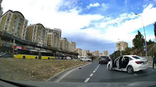 İstanbul trafiğinde yol verme kavgasında akıl almaz olay kamerada!