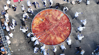 Sucuğun başkentinde sucuklu yumurtayla dünya rekoru kırıldı