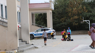 Bıçakla sınıfa girip dehşet saçtı: Yaralılar var