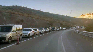 Feribot seferleri durduruldu; 3 kilometrelik araç kuyruğu oluştu