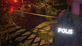 Deprem değil, yağmur! İstinat duvarı çöktü, 3 katlı ev tahliye edildi