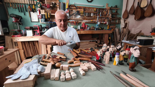 Emekli olduktan sonra internetten öğrendiği hobisi yeni mesleği oldu