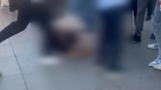 İstanbul'da sokak ortasında küçük kız çocuğunu taciz eden sapığa linç girişimi!