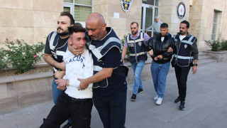 Eli bıçaklı gasp şüphelisi gazetecilere hakaret yağdırdı!