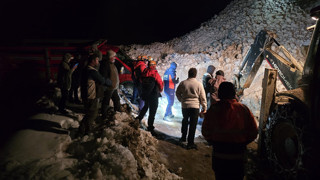 Rize'de çığ düştü, çok sayıda kişi çığın altında mahsur kaldı!
