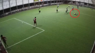 Bir anda yere yığıldı... Halı sahada kahreden ölüm