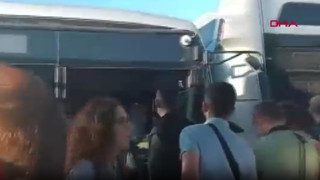 İstanbul'da 2 metrobüs çarpıştı!