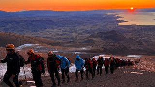 AFAD ekibinden Türkiye'nin zirvesinde nefes kesen tatbikat: İnanılmaz manzara herkesi büyüledi!