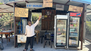 Asrın felaketiyle yıkılan Hatay'daki bu dükkanı gören dönüp bir daha bakıyor!