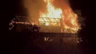 Ekmek teknesi yanarken bir kişi bile oralı olmadı... Yanından geçip gittiler!