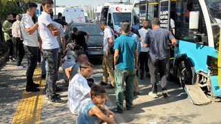 Freni patlayan minibüs, duraktaki otobüse çarparak durabildi! Çok sayıda yaralı var!