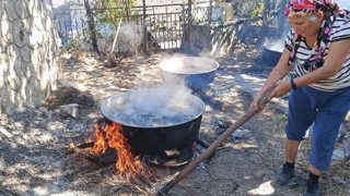 Dev kazanlarda saatlerce kaynatılıp, kilosu 500 liradan satılıyor!