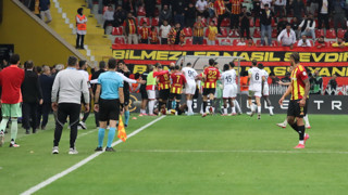 Maçın hakemi yeni kuralı yanlış yorumladı, 90+5'teki gol bir kulübün yönetimini götürdü..