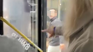 Yolculara küsen otobüs şoförü, otobüsü kenara park edip, aracı terk etti!