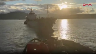 İstanbul Boğazı'nda korku dolu anlar! Dev gemi arızalandı!