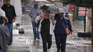 Hafta sonunun hava durumu belli oldu: Kuvvetli yağışlar bu illerimizi fena vuracak!