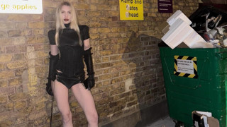 Aleyna Tilki gotik ve cesur kıyafetiyle ortalığı fena karıştırdı