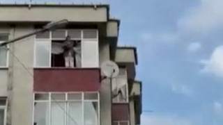 İstanbul'daki deprem paniğinde saç baş yolduran görüntü