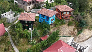 Türkiye'nin en sıradışı köyü: Tek tuşla manzara değişiyor