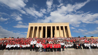 Anıtkabir’e 100 bin kişilik ziyaretten duygulandıran görüntüler!
