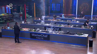 MasterChef Türkiye'de herkesi şaşırtan eleme: Gözyaşlarına hakim olamadı