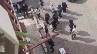 Küçük kız ''beni taciz etti'' dedi, ailesi dükkanı basıp şüpheliyi evire çevire dövdü!