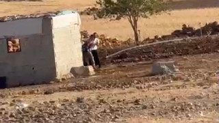 İki aile arasındaki silahlı çatışma anı kamerada!