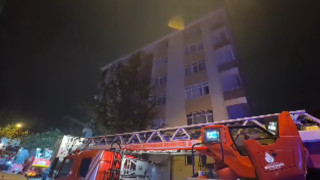 İstanbul'da korkutan yangın: Apartmanda 20 kişi mahsur kaldı