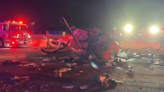 Ambulans helikopter otoyola düştü: Yaralılar var!