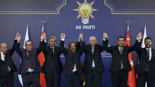 Yerel seçimlerde seçildikleri partilerden istifa eden 7 belediye başkanı AK Parti'ye geçti