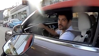 Trafikte Burak Özçivit'le karşılaşan gencin diyaloğu gündem oldu