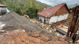 Bartın'da köyü heyelan vurdu; 2 ev tahliye edildi