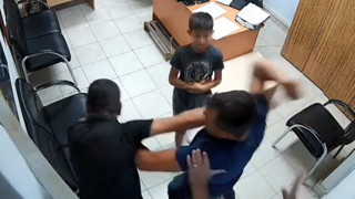 Boşanma aşamasında kocaya karakolda çocuğunun önünde kayınço dayağı!