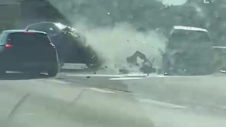 Otoyol magandası ortalığı savaş alanına çevirdi: Bir otomobili sıkıştırdı 5 araç birbirine girdi