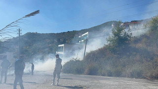 Antalya'da yerleşim yeri yakınında yangın paniği! Göz gözü görmedi