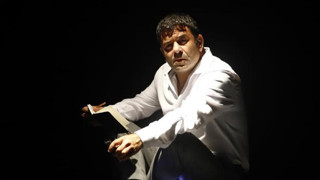 Bülent Şakrak, 16 yaş küçük sevgilisiyle aşka geldi