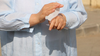 Islak mendil yüzünden ehliyetinden olmuştu, mahkemede kazansa da şok üstüne şok yaşadı!