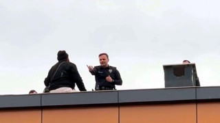 9 katlı apartmanın çatısında yürekleri ağza getiren anlar