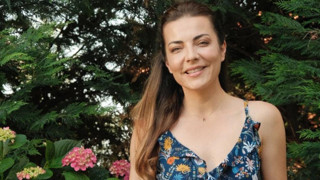 Ünlü oyuncu ''fay hattı üzerinde'' dediği yazlığını terk etti