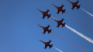 Gökyüzündeki gururlarımız Türk Yıldızları bir kez daha ağızları açık bıraktı!