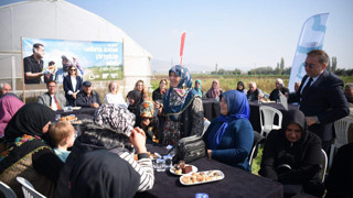 Balıkesir Büyükşehir Belediye Başkanı Akın destekliyor kadın çiftçiler toprağın bereketini artırıyor