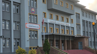 Yine bir akran şiddet: Lise tuvaletinde sigara kavgasında birinin çenesi kırıldı, diğeri tutuklandı!