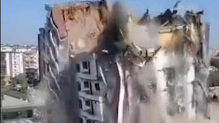 11 katlı bina saniyeler içinde yerle bir oldu! O anlar kamerada