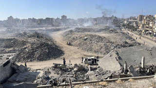 İsrail ordusunun yerle bir ettiği Gazze'den kahreden görüntü!