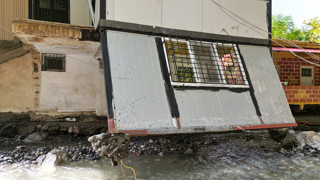 Hatay'ı vuran sağanak yağışların geride bıraktığı yıkım kamerada!