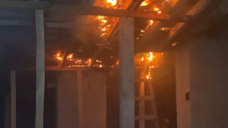 Aynı apartmanı 4'üncü kez ateşe veren psikopat bu sefer tutuklandı!