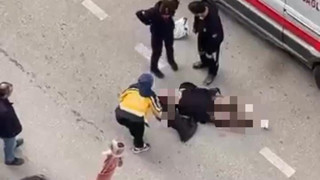 Yine aynı nokta... Bir genç kadın daha yolun ortasında çığlık çığlığa sinir krizi geçirdi!